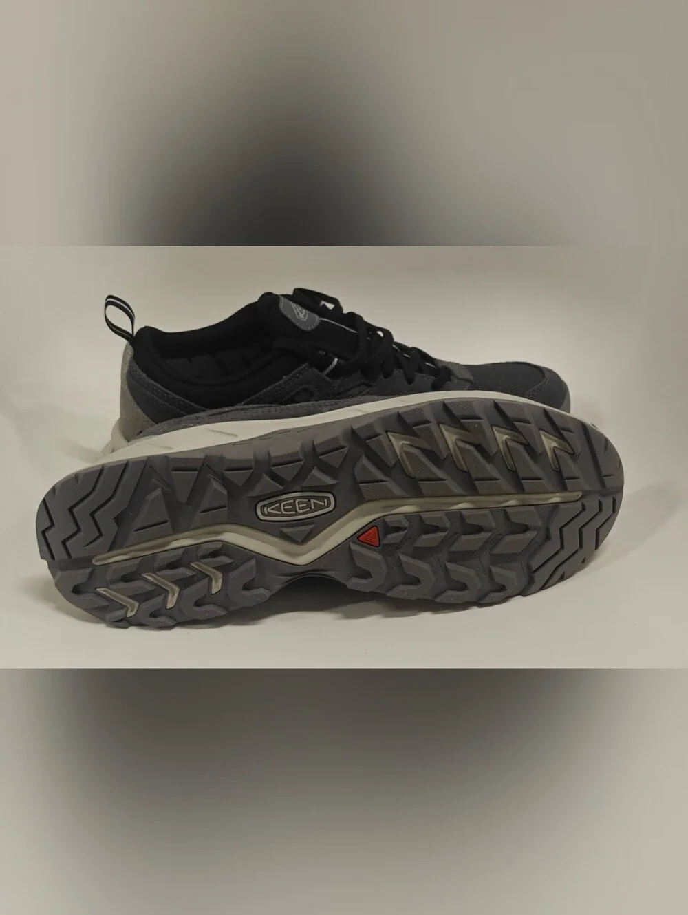 KEEN Hightrail Mens Waterproof Hiking Shoes Size 9 Trail Sneakers Outdoor Boots